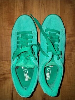 Puma Women's green Suede Low-Top Sneakers(12)